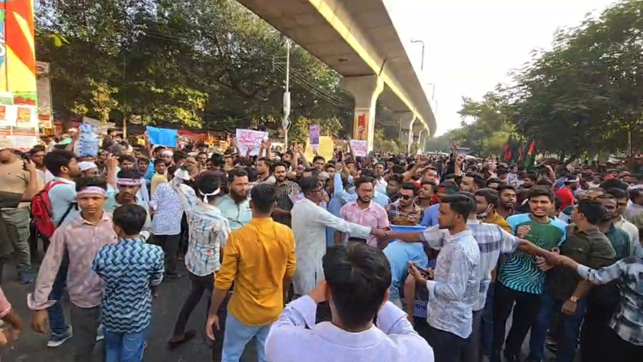 ৫ দফা দাবিতে শাহবাগে ভোলাবাসীর অবস্থান কর্মসূচি